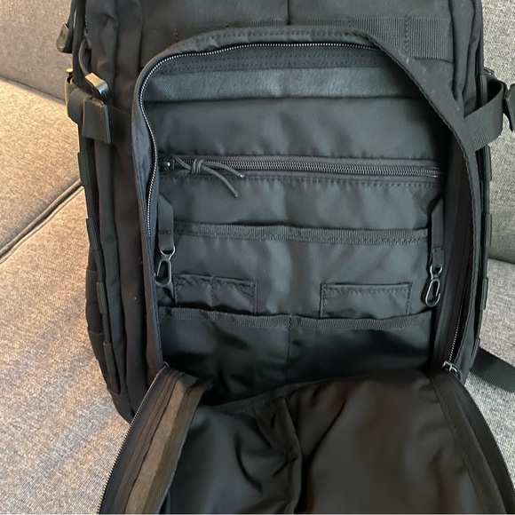 5.11 Tactical RUSH 12 2.0 24L Stealth Black Backpack with Hydration Pack - Picture 10 of 13